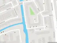 Ambulance met grote spoed naar de Nicolaas Arie van der Burgsingel in Schiedam