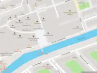 Ambulance met grote spoed naar de Oranje-Vrijstaatplein in Amsterdam