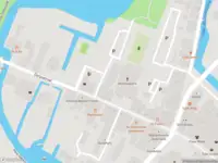 Ambulance met grote spoed naar de Nicolaasplein in Zoetermeer