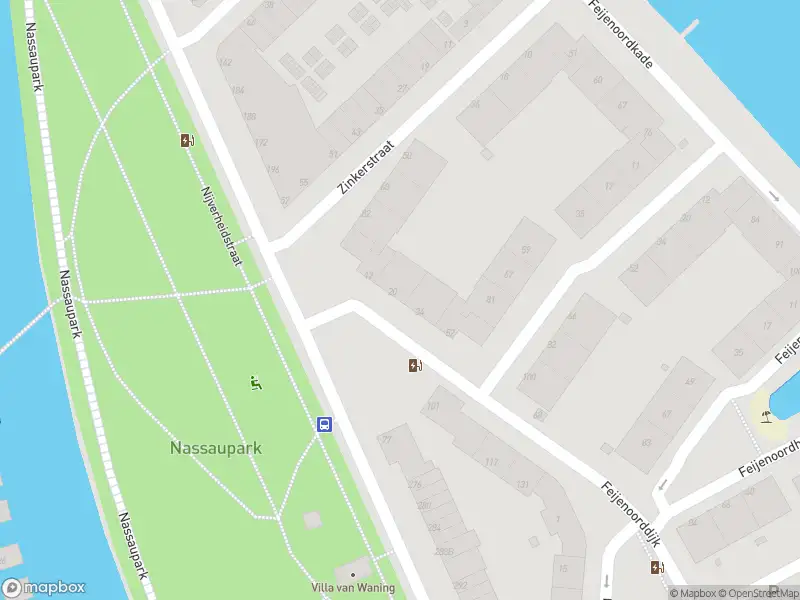 Ambulance met grote spoed naar de Feijenoorddijk in Rotterdam