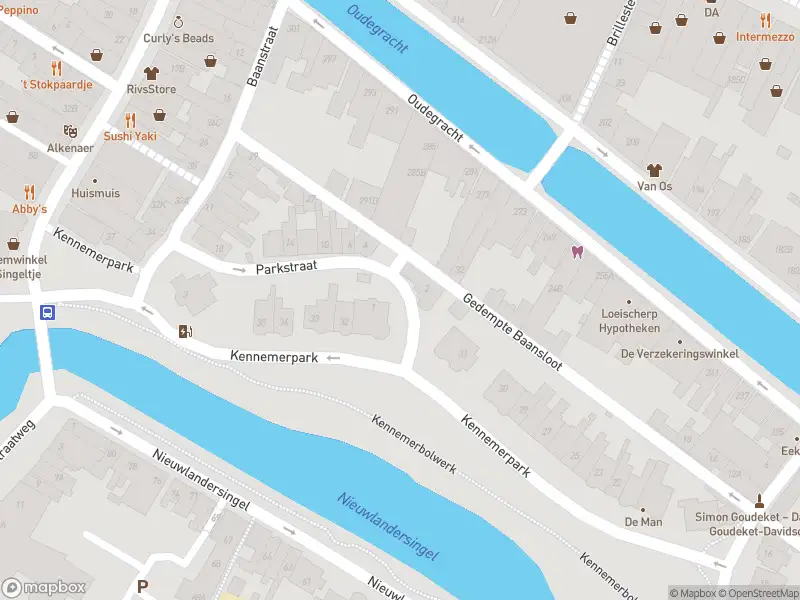 Ambulance met grote spoed naar de Parkstraat in Alkmaar