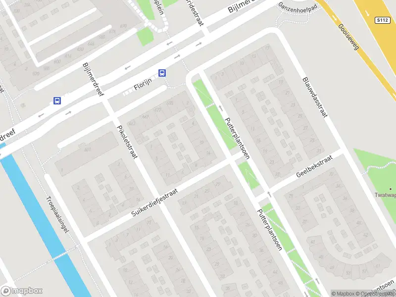 Ambulance met grote spoed naar de Pikoletstraat in Amsterdam