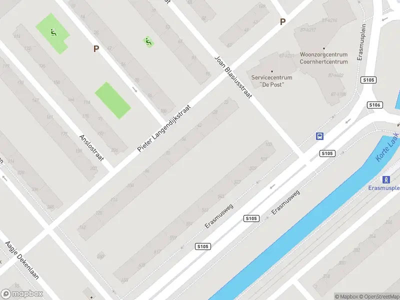 Ambulance met grote spoed naar de Erasmusplein in 's-Gravenhage