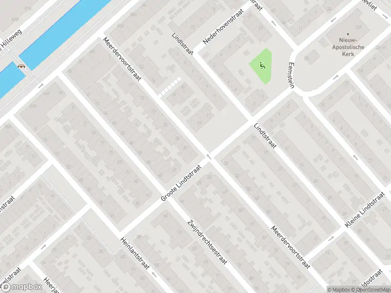 Ambulance met grote spoed naar de Groote Lindtstraat in Rotterdam