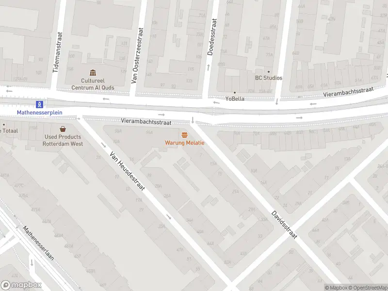 Ambulance met grote spoed naar de Davidsstraat in Rotterdam