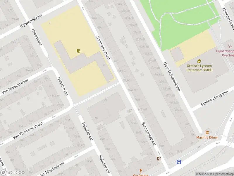 Ambulance met grote spoed naar de Sonmansstraat in Rotterdam