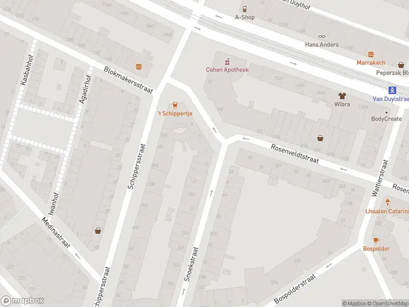 Ambulance met gepaste spoed naar de Snoekstraat in Rotterdam