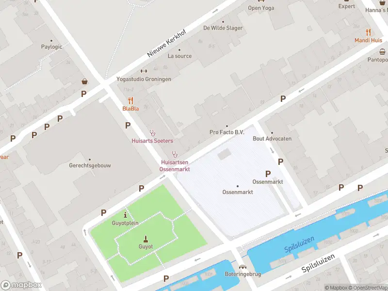 Politie met grote spoed naar de Ossenmarkt in Groningen vanwege ongeval met letsel