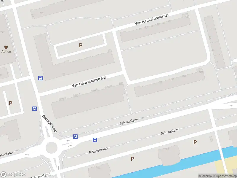 Ambulance met grote spoed naar de Van Heukelomstraat in Rotterdam