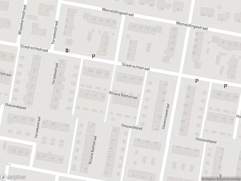 Ambulance met grote spoed naar de Rilland Bathstraat in Rotterdam