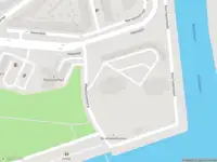 Ambulance met grote spoed naar de Maasboulevard in Schiedam