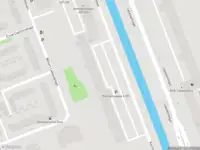 Ambulance met gepaste spoed naar de Koninginnelaan in Vlaardingen