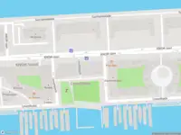 Ambulance met grote spoed naar de Levantkade in Amsterdam