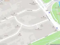 Ambulance met grote spoed naar de Tesselschadestraat in Amsterdam