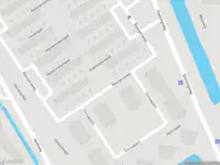 Ambulance met gepaste spoed naar de Circusplein in Amsterdam