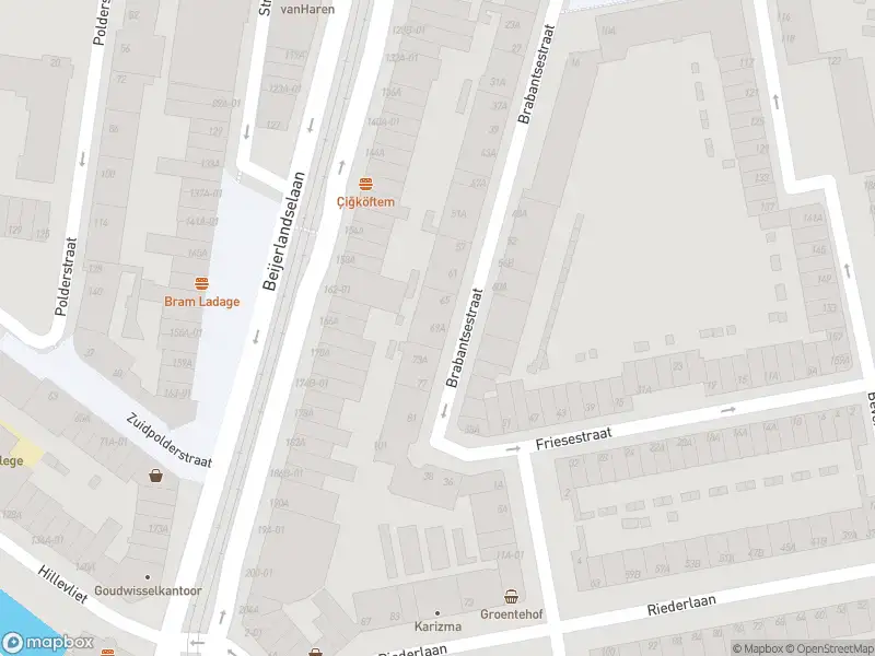 Ambulance met gepaste spoed naar de Brabantsestraat in Rotterdam