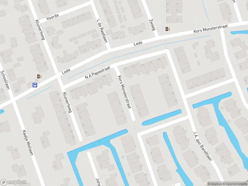 Brandweer met gepaste spoed naar de Kors Monsterstraat in Hekelingen