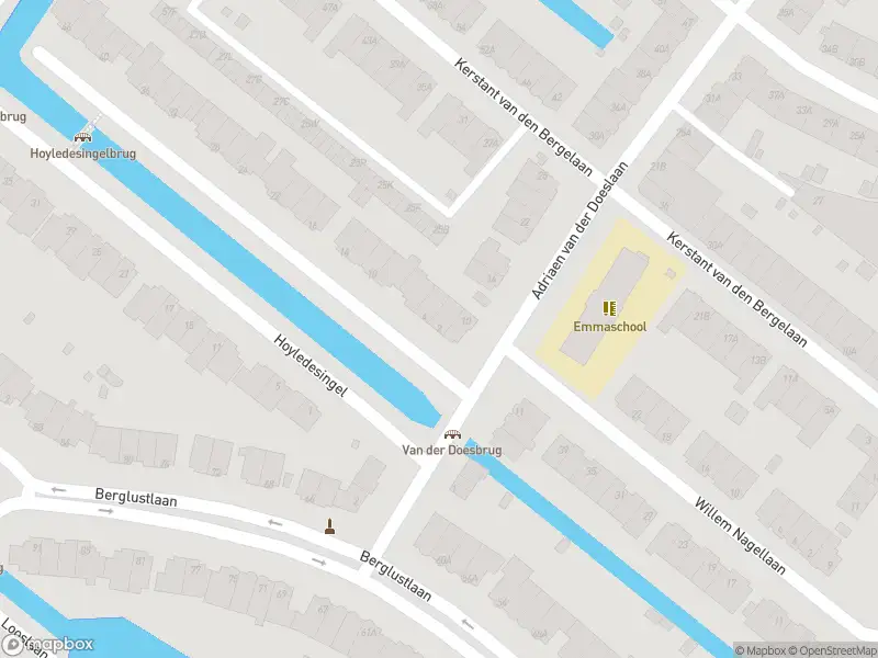 Ambulance met gepaste spoed naar de Hoyledesingel in Rotterdam