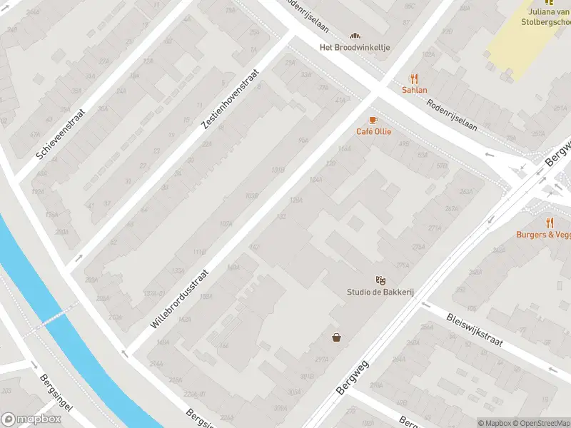 Ambulance met grote spoed naar de Willebrordusstraat in Rotterdam