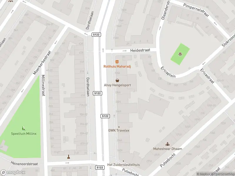 Ambulance met grote spoed naar de Dordtselaan in Rotterdam