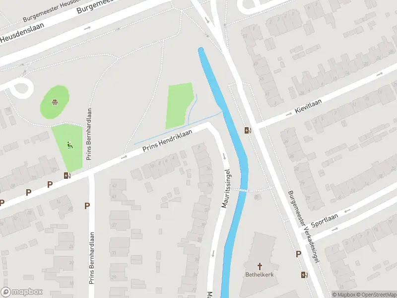 Ambulance met grote spoed naar de Prins Hendriklaan in Vlaardingen