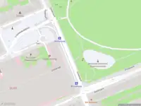 Ambulance met gepaste spoed naar de Oosterpark in Amsterdam