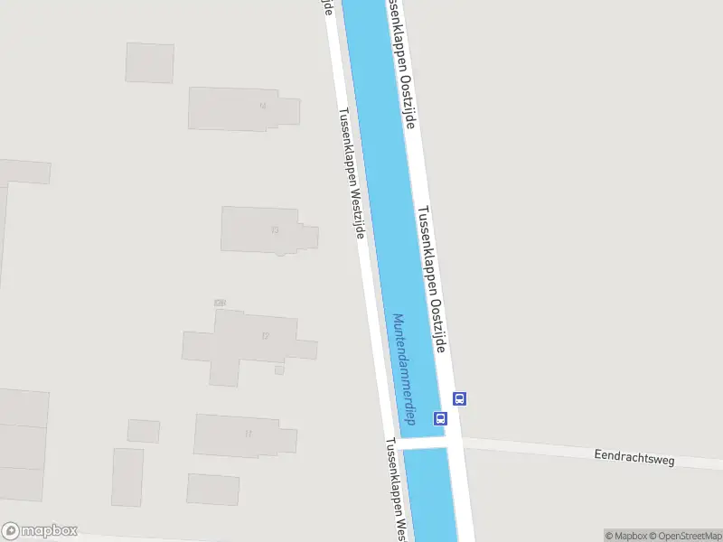 Politie met gepaste spoed naar de Tussenklappen Oostzijde in Tussenklappen vanwege voertuigen te water