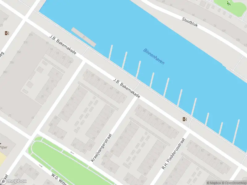 Ambulance met grote spoed naar de J.B. Bakemakade in Rotterdam