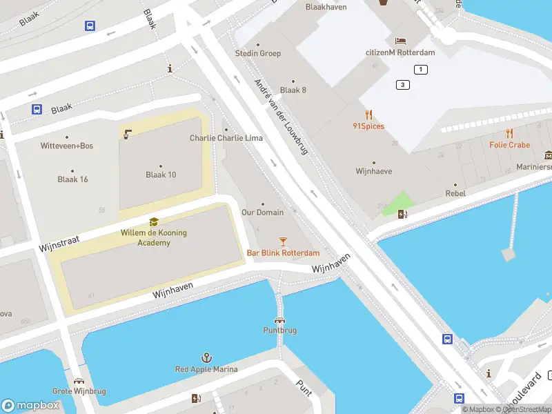 Ambulance met gepaste spoed naar de André van der Louwbrug in Rotterdam