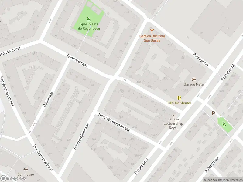 Ambulance met grote spoed naar de Zwederstraat in Rotterdam