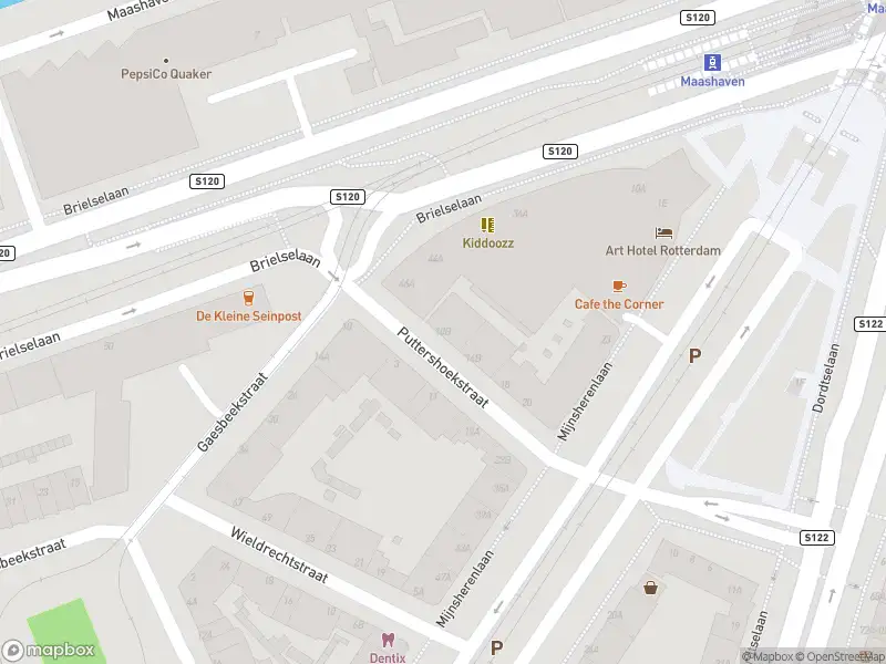 Ambulance met grote spoed naar de Puttershoekstraat in Rotterdam