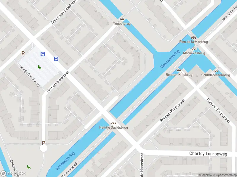 Ambulance met grote spoed naar de Magda Janssenspad in Leiden