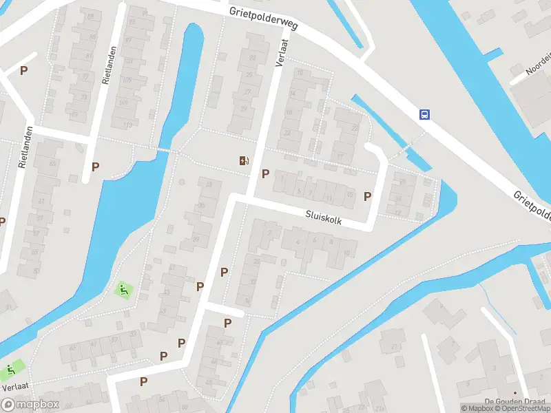 Ambulance met gepaste spoed naar de Sluiskolk in Leimuiden