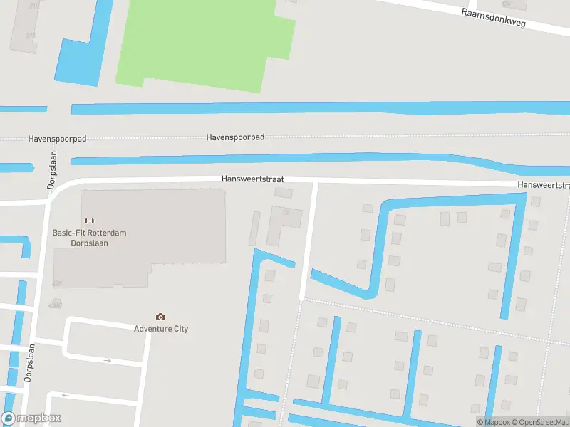 Ambulance met grote spoed naar de Hansweertstraat in Rotterdam