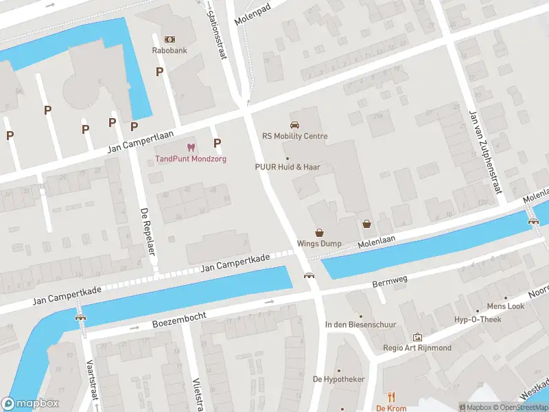 Ambulance met grote spoed naar de Stationsstraat in Spijkenisse