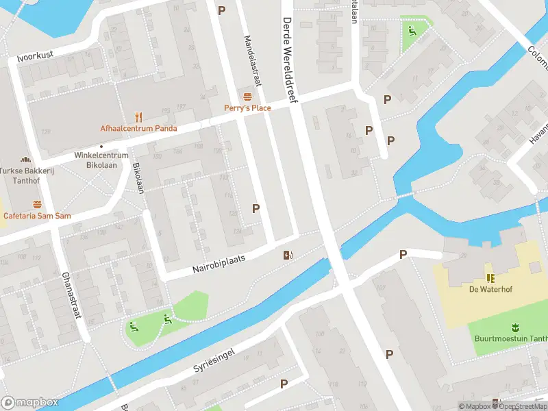 Ambulance met grote spoed naar de Straat van Ormoes in Delft