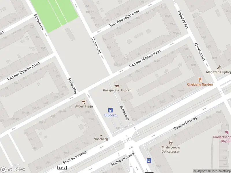 Ambulance met grote spoed naar de Statenweg in Rotterdam