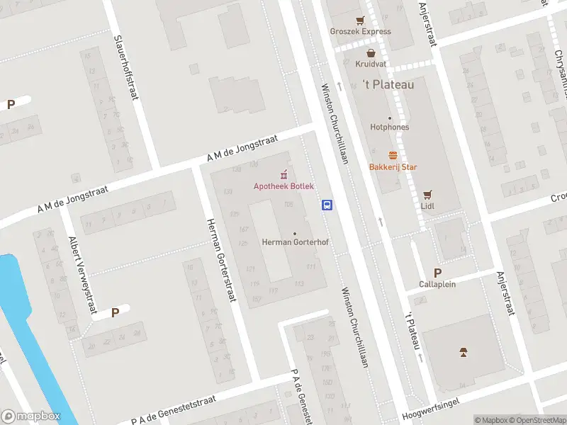 Ambulance met grote spoed naar de Winston Churchilllaan in Spijkenisse