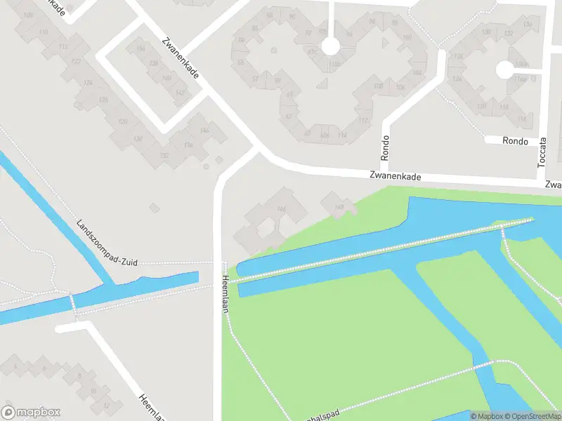 Ambulance met gepaste spoed naar de Zwanenkade in Krimpen aan den IJssel