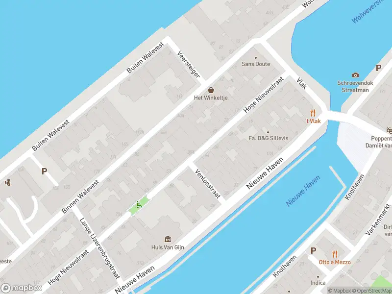 Ambulance met grote spoed naar de Hoge Nieuwstraat in Dordrecht