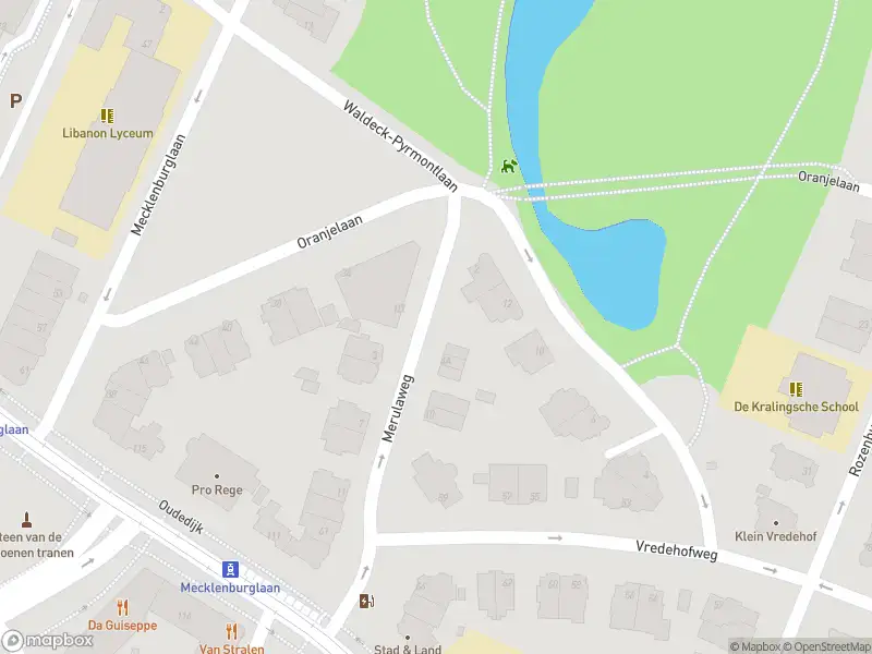 Ambulance met grote spoed naar de Merulaweg in Rotterdam