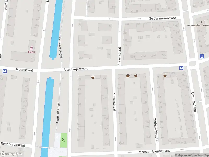 Ambulance met grote spoed naar de Klaverstraat in Rotterdam