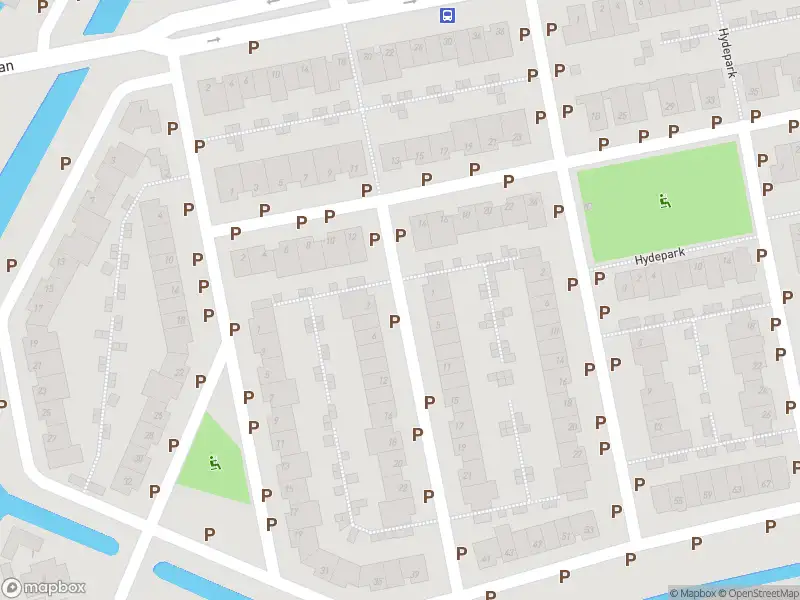 Ambulance met grote spoed naar de Vondelpark in Purmerend