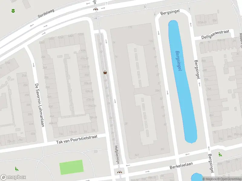 Ambulance met grote spoed naar de Voorburgstraat in Rotterdam