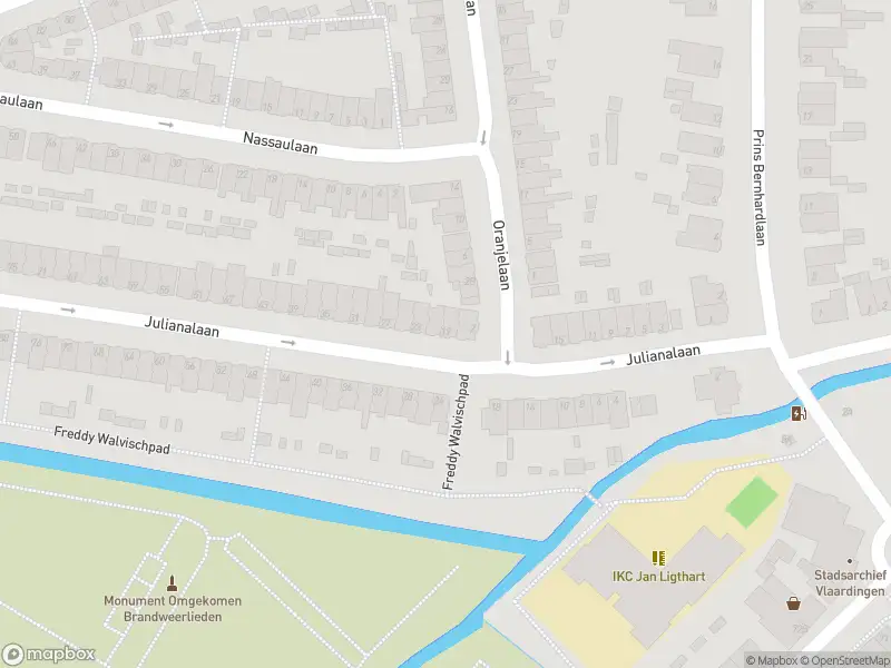 Ambulance met grote spoed naar de Julianalaan in Vlaardingen