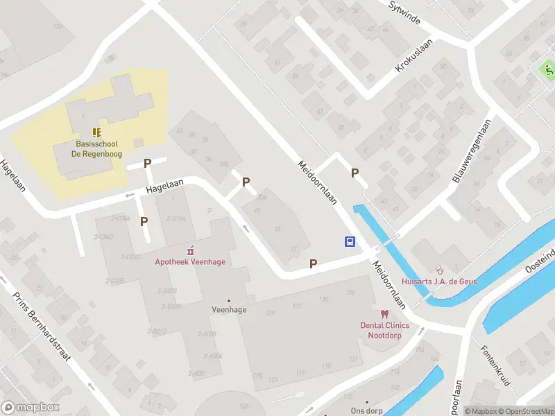 Ambulance met grote spoed naar de Meidoornlaan in Nootdorp