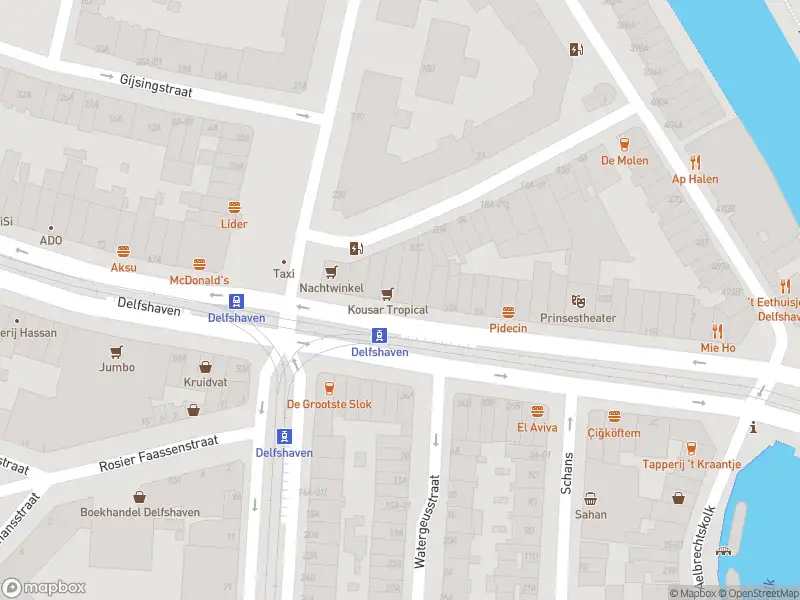 Ambulance met gepaste spoed naar de Schiedamseweg in Rotterdam