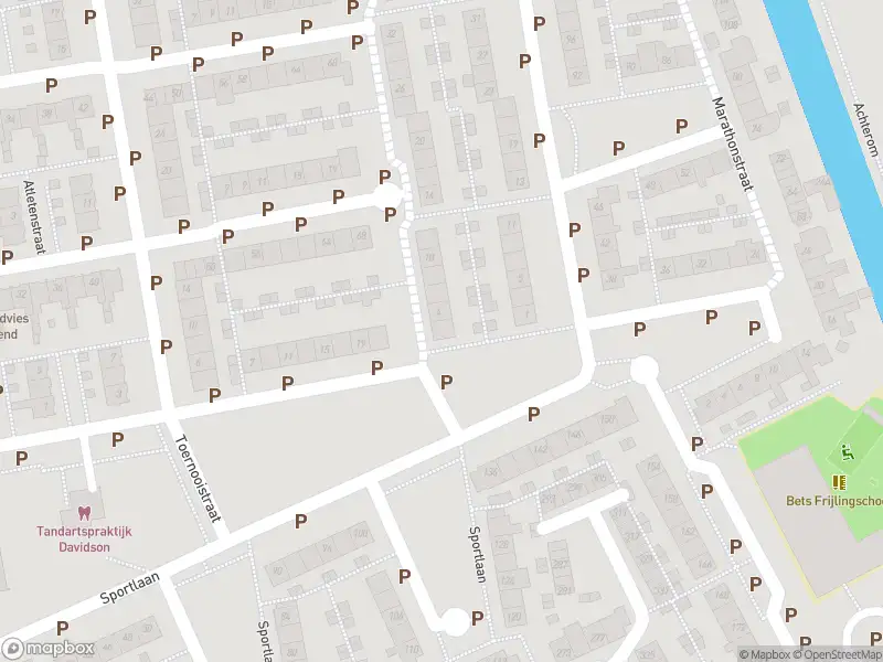 Ambulance met grote spoed naar de Arenastraat in Purmerend