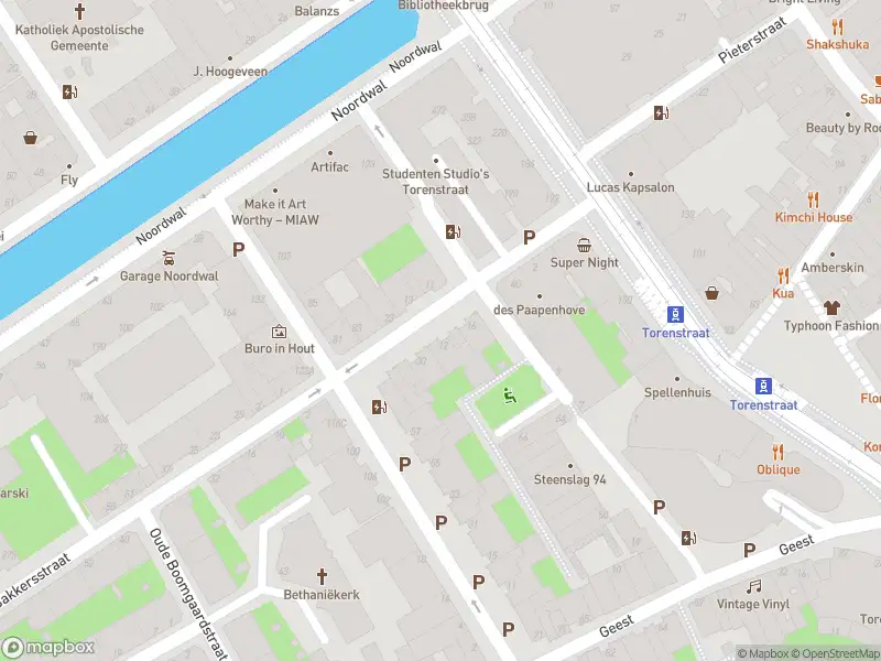 Ambulance met grote spoed naar de Snoekstraat in 's-Gravenhage