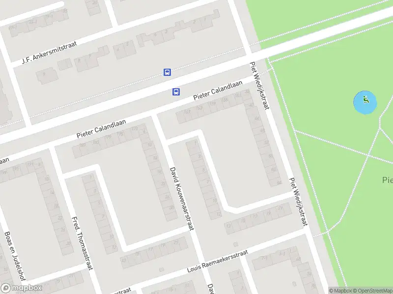 Ambulance met grote spoed naar de Manna de Wijs-Moutonhof in Amsterdam